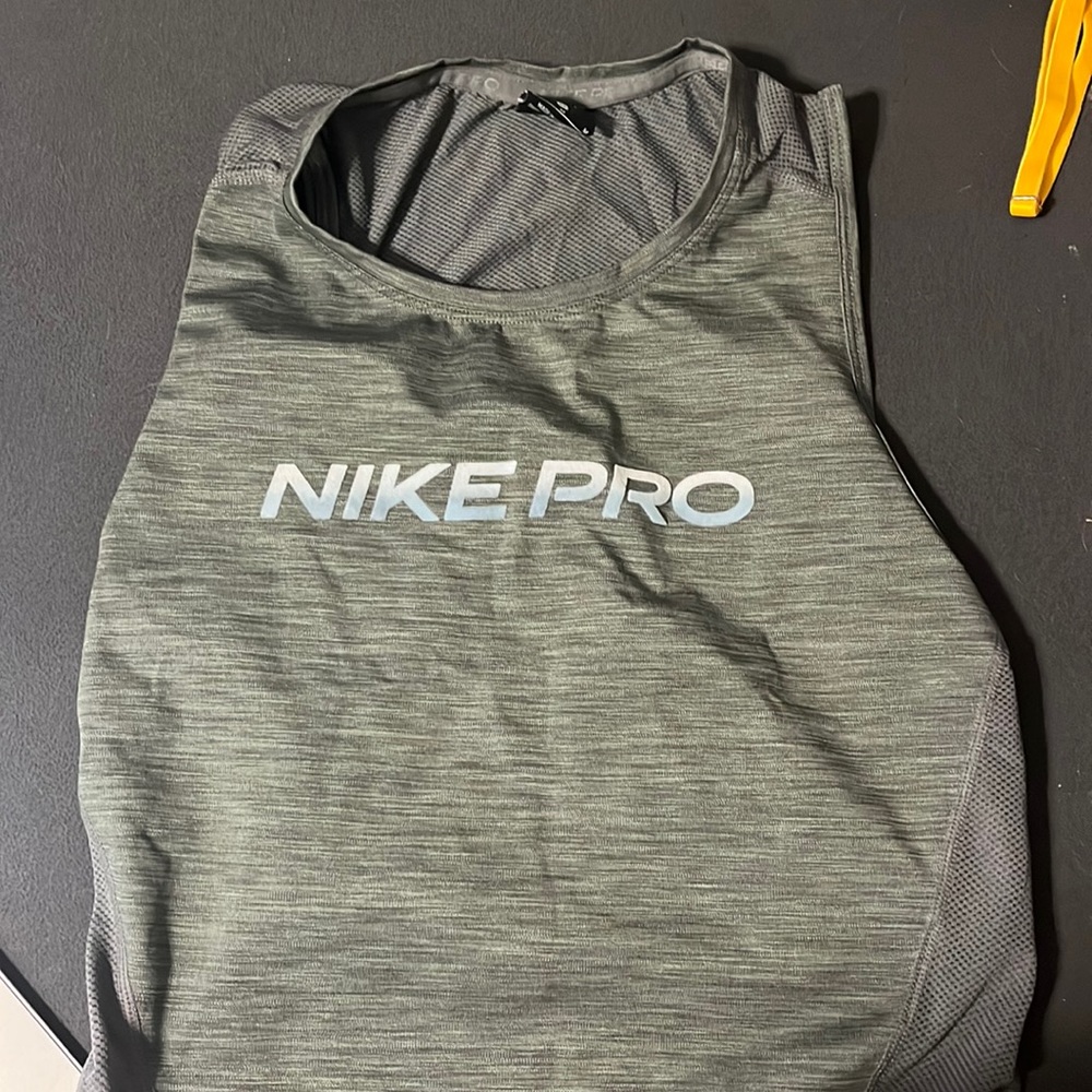 Nike pro crop